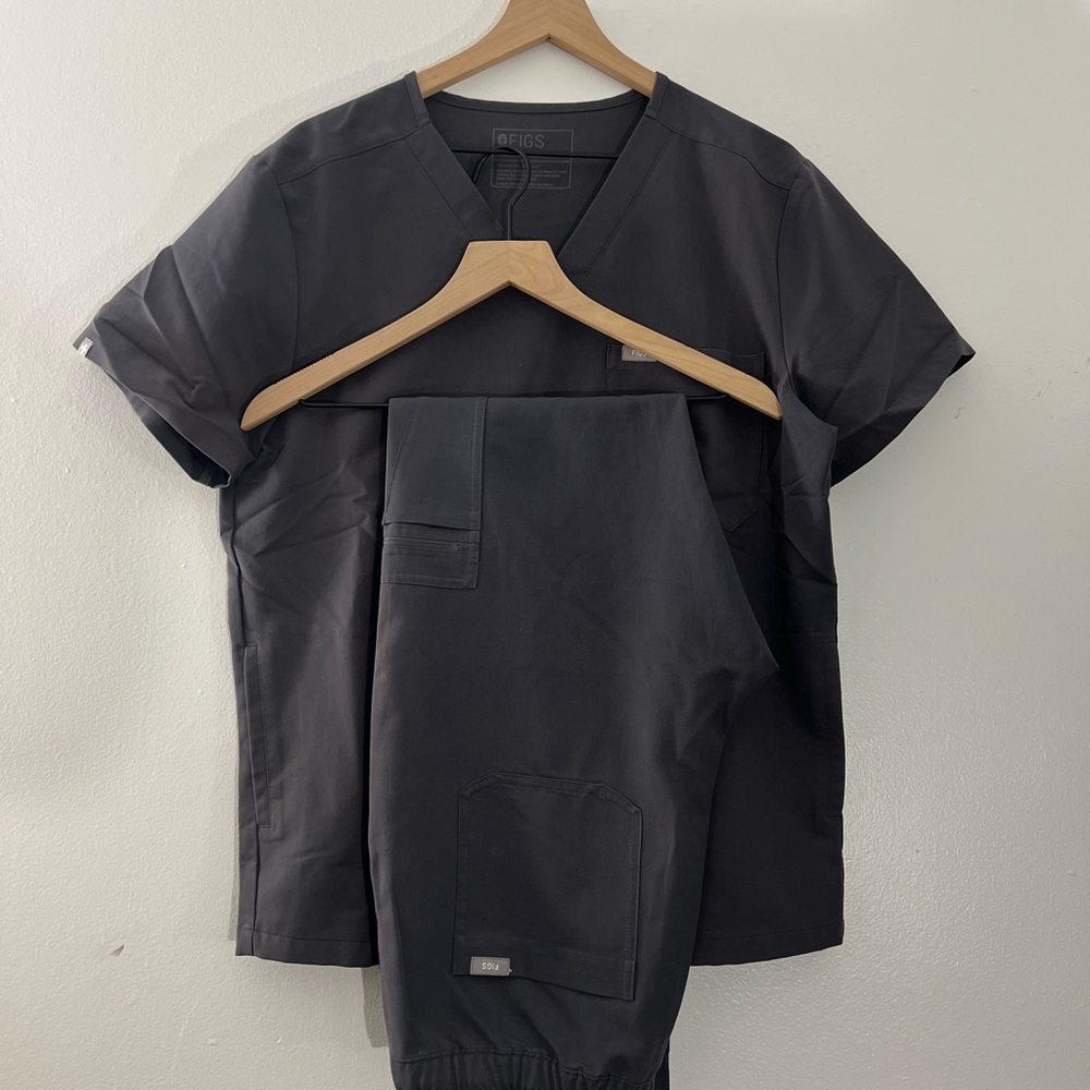 Grey Men’s Figs Scrub Set